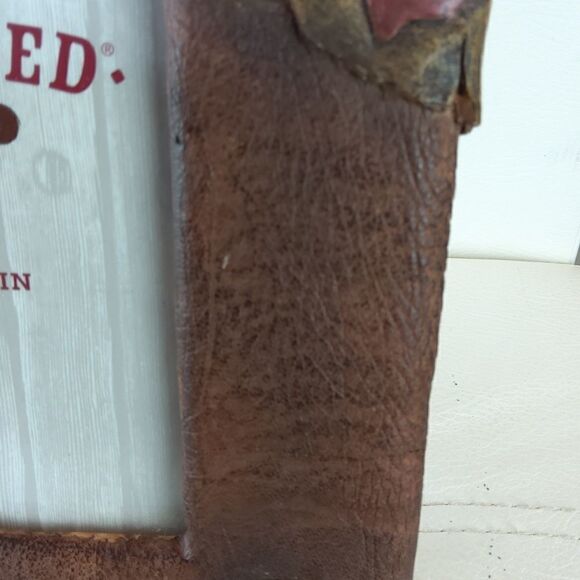 Red Shed 4 x 6 in. Ceramic leather & Jean frame with horses and metal studs - Picture 5 of 12